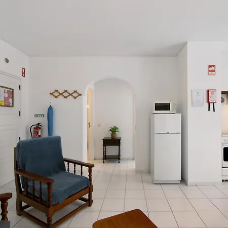 Tranquil Escape - Da Rocha *