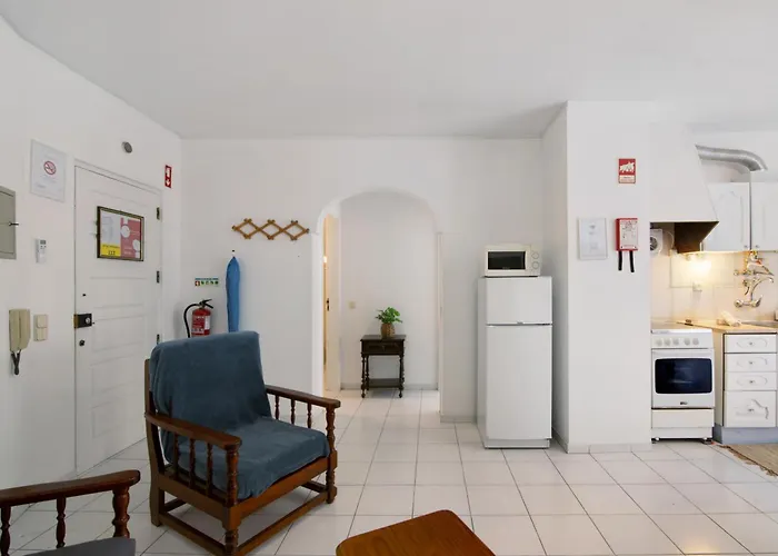 Tranquil Escape - Da Rocha *