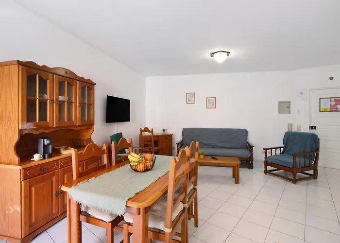 Tranquil Escape - Da Rocha