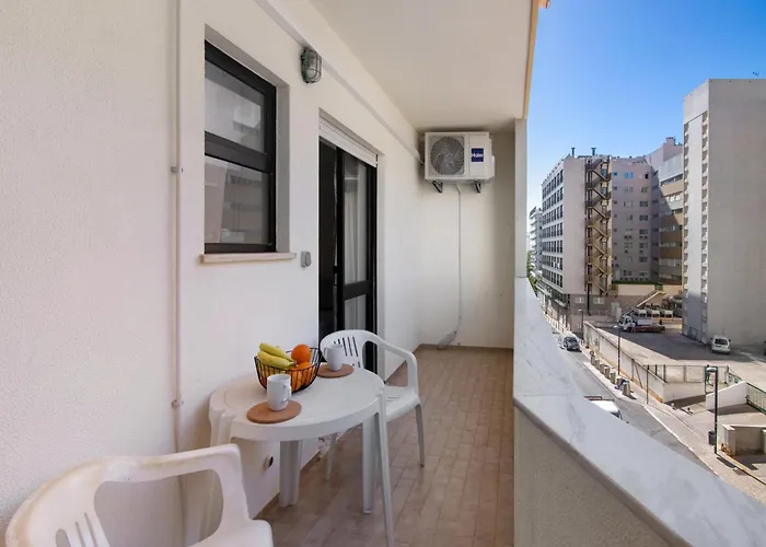 Tranquil Escape - Da Rocha *